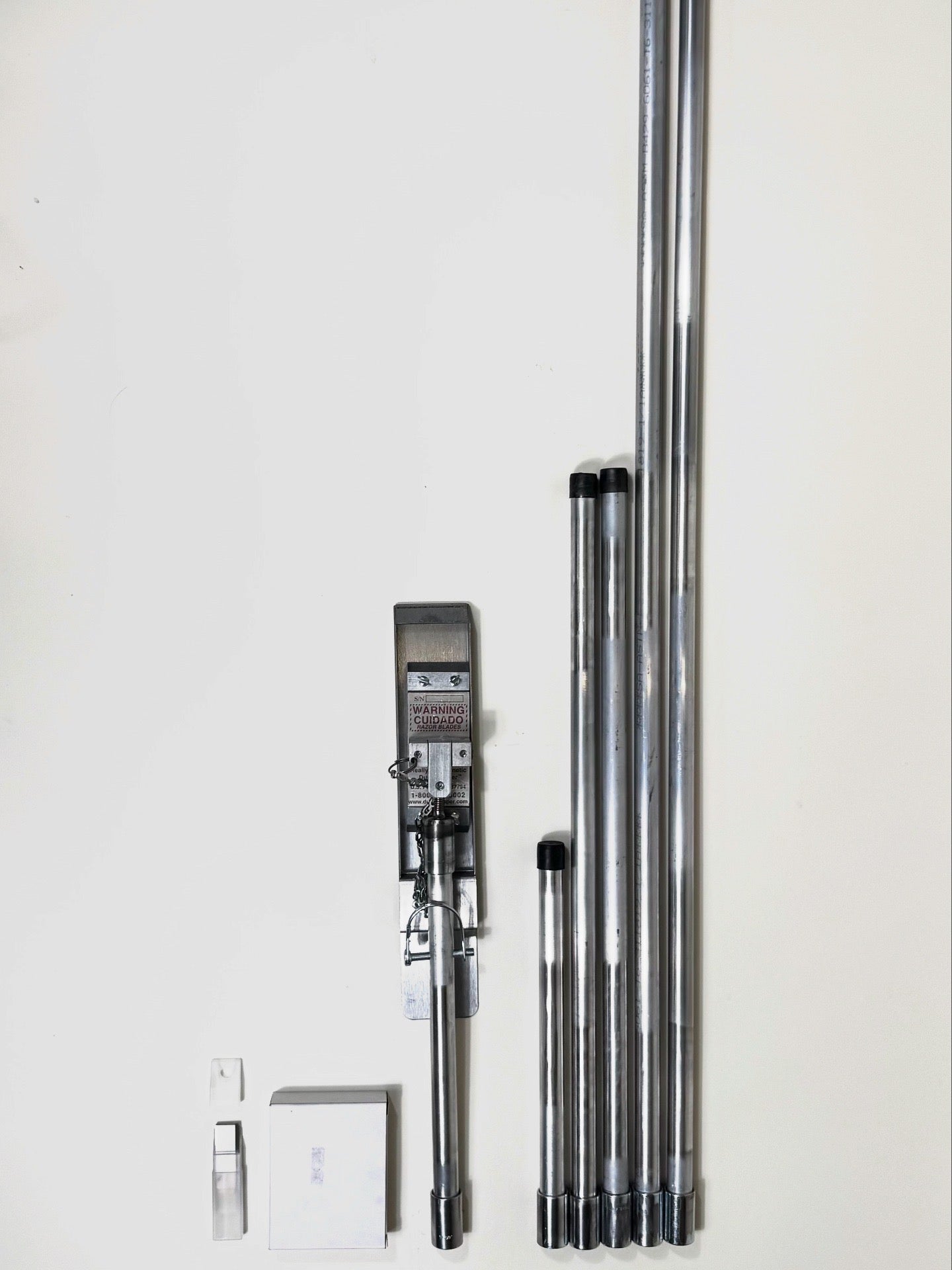 Magnetic duct scraper for hood cleaners