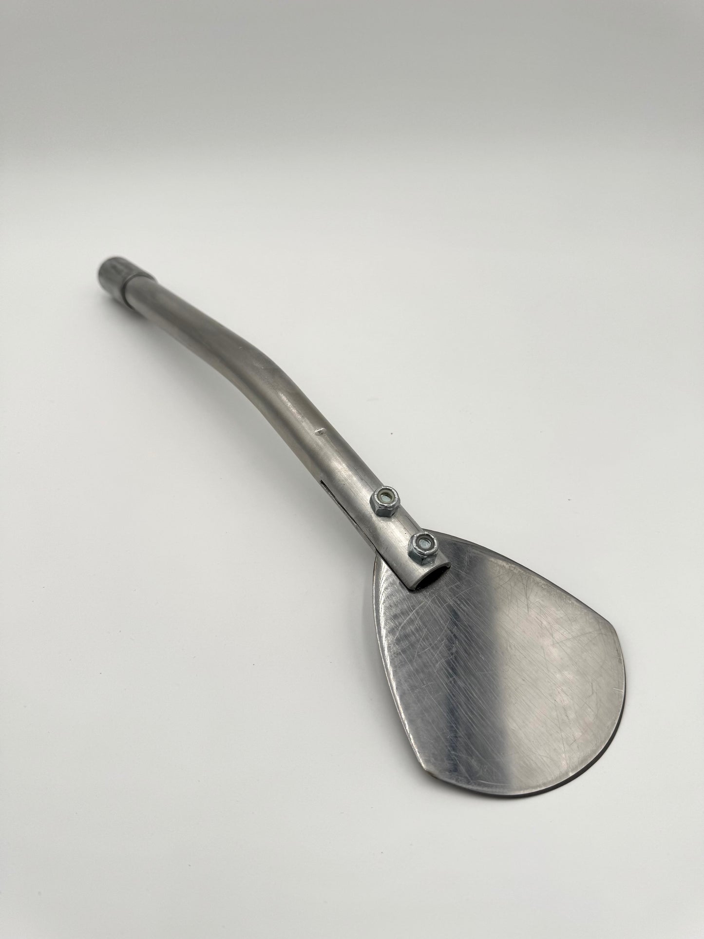 Round scraper for kitchen exhaust fans